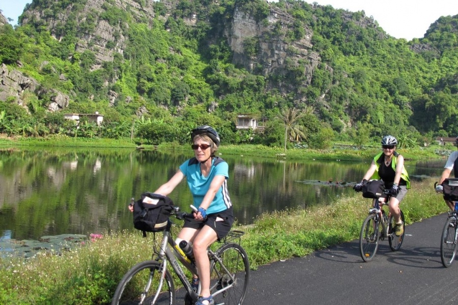 Northern Vietnam Cycle Tour Hanoi, Mai Chau, Tam Coc 3 Days
